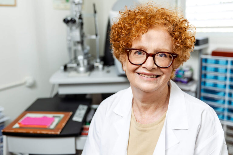 ארזה פרוכטר - טיפול במחלות עיניים